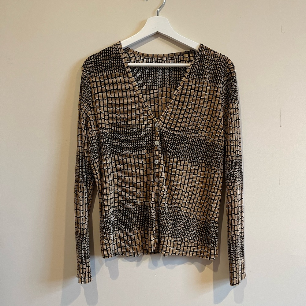 Vintage going out button down top